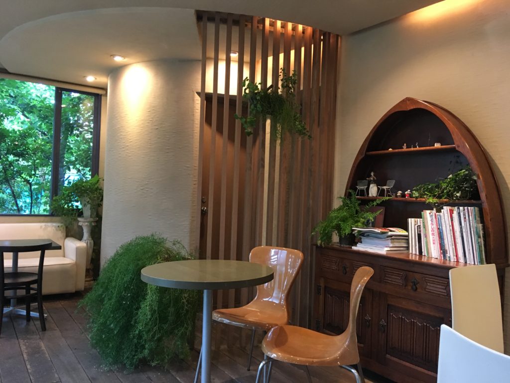 二子玉川近くの高級住宅地　岡本にあるNISHIann cafe （ニシアンカフェ）の店